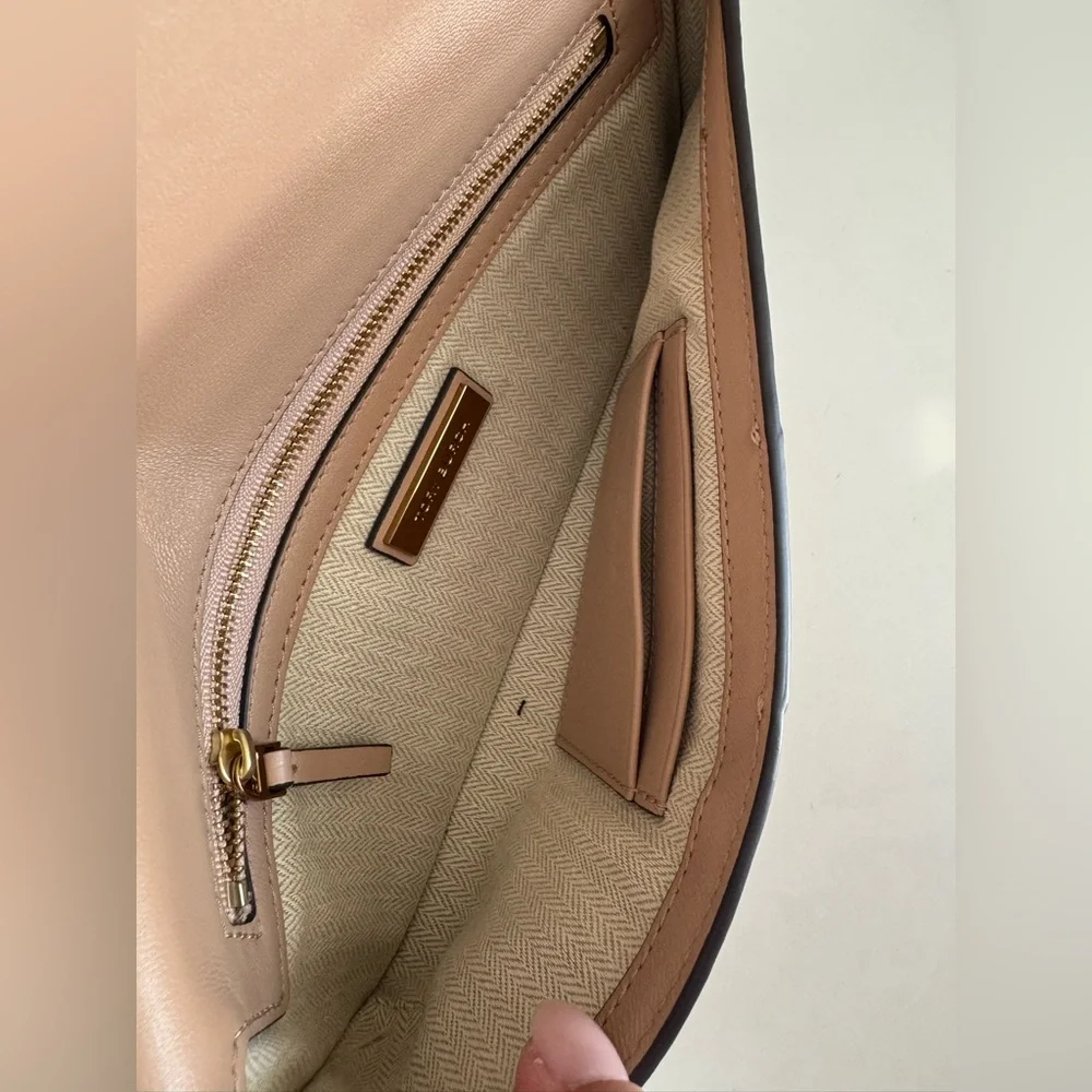 Tory Burch Cream Pebble Leather Kira Clutch with Gold Logo - Picture 6 of 10